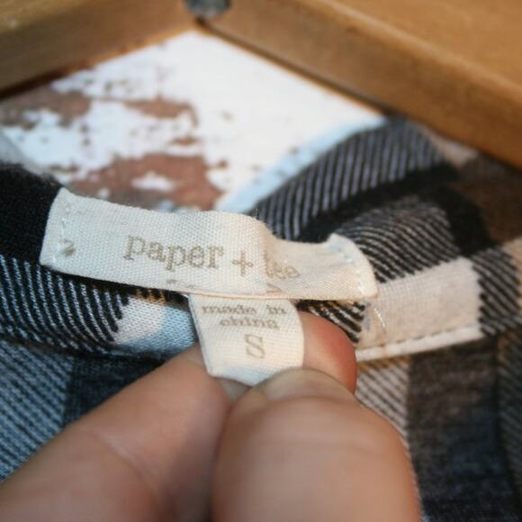 Paper + Tee Plaid Button Up Side Panel Top - Picture 4 of 6